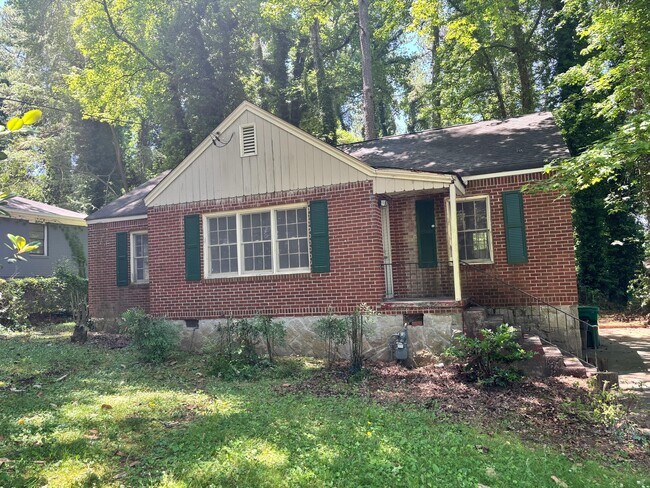 Building Photo - 1833 Ridgeland Dr