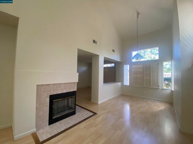 Building Photo - 293 Scotts Valley