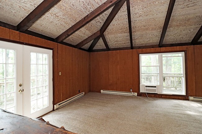 Building Photo - Private & Peaceful Living on 3 Wooded Acres