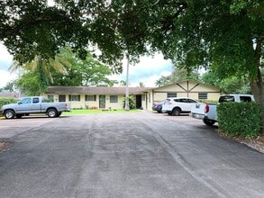 Building Photo - 4875-4883 SW 65th Ave