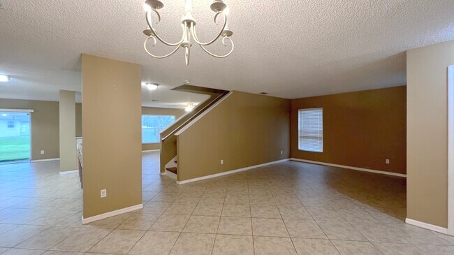 Building Photo - 831 Horseshoe Falls Dr