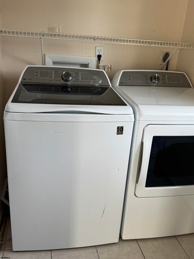 Building Photo - 342 Hampshire Dr