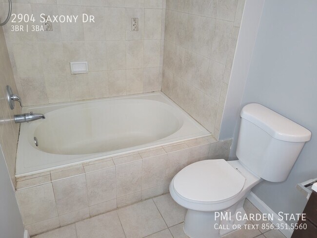 Building Photo - 2904 Saxony Dr