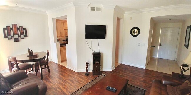 Building Photo - 230 E Flamingo Rd