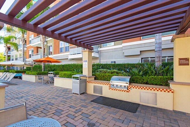 Building Photo - View Condo in Luxury Gated Community