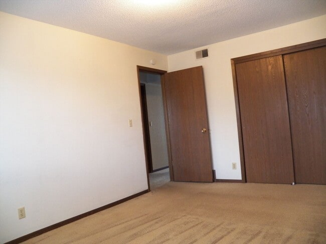 Building Photo - 1008 Bridgit Ct SE