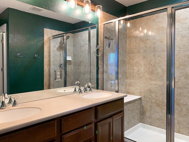 Building Photo - 15450 Carob Cir