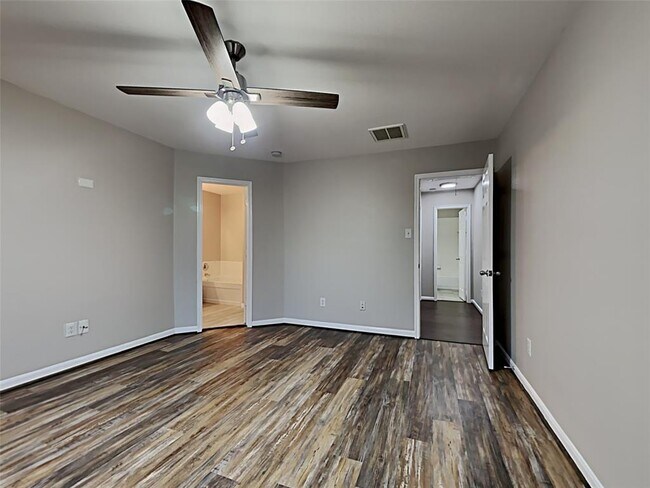 Building Photo - 8110 Stagewood Dr