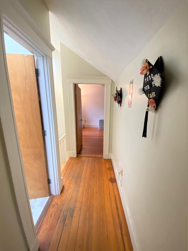 Building Photo - 9 Everett St