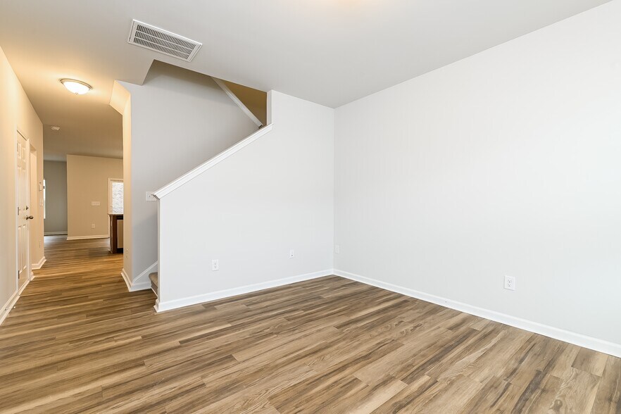 Building Photo - 7259 Bellacroft Dr