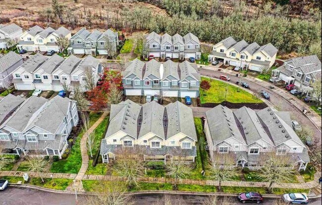 Building Photo - 3157 NW Shooting Star Dr
