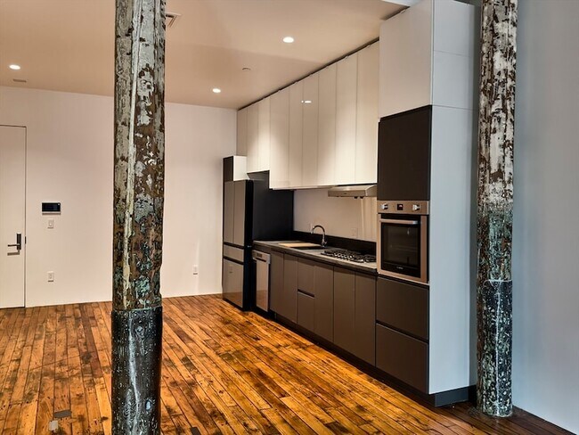 Building Photo - 520 State Rd