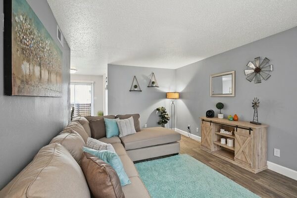 Primary Photo - La Vida Park