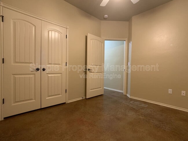 Building Photo - 14870 Gilbert St