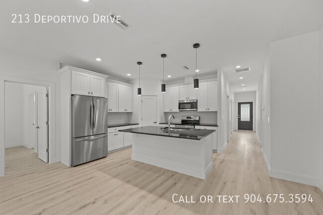 Building Photo - 213 Deportivo Dr