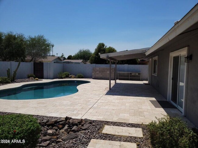 Building Photo - 2821 E Cortez St