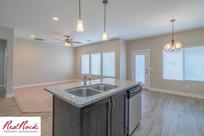 Building Photo - 4 Bedroom Spacious St. George Home with Large Backyard