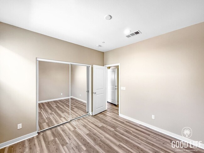 Building Photo - Great 4B/4BA Home Available for Lease in O...