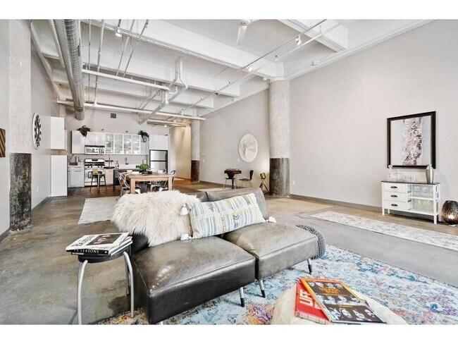 Building Photo - 700 N Washington Ave