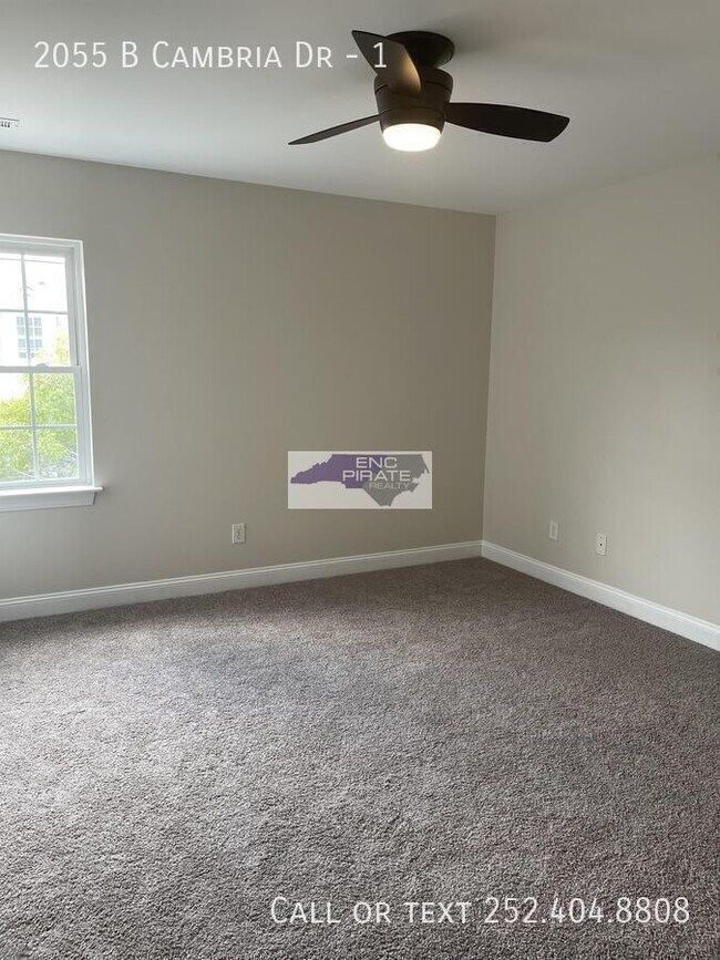 Building Photo - 2055B Cambria Dr
