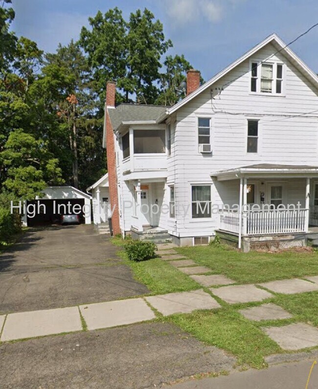Building Photo - 917 Davis St