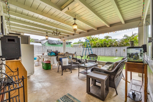 Building Photo - 142 Maluniu Ave