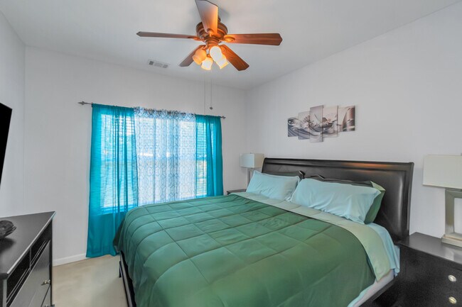 Building Photo - 3863 Pin Oak St