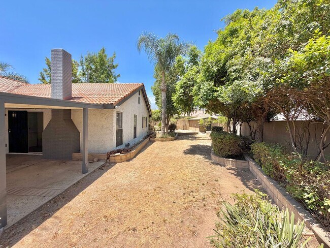 Building Photo - Spacious 4 Bedroom Home available In Alta Loma!