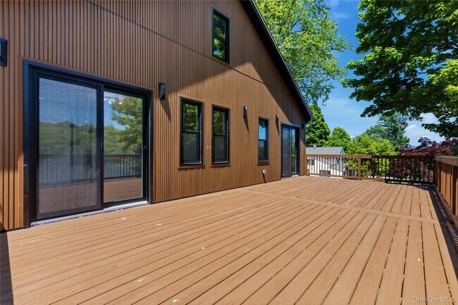 Building Photo - 548 Lakes Rd