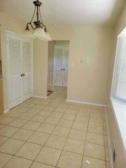 Building Photo - 7425 Bee Bee Dr