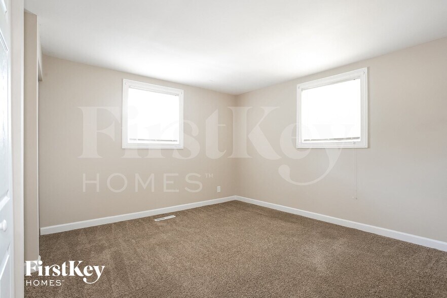 Building Photo - 529 Apache Ave