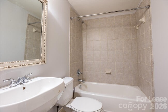 Building Photo - 1031 Oriole St