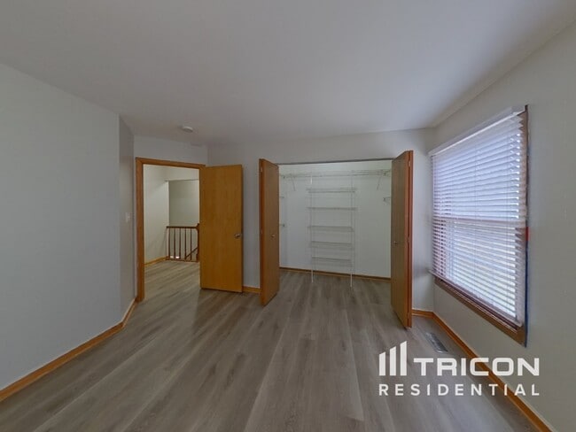 Building Photo - 1401 S Parkview Terrace
