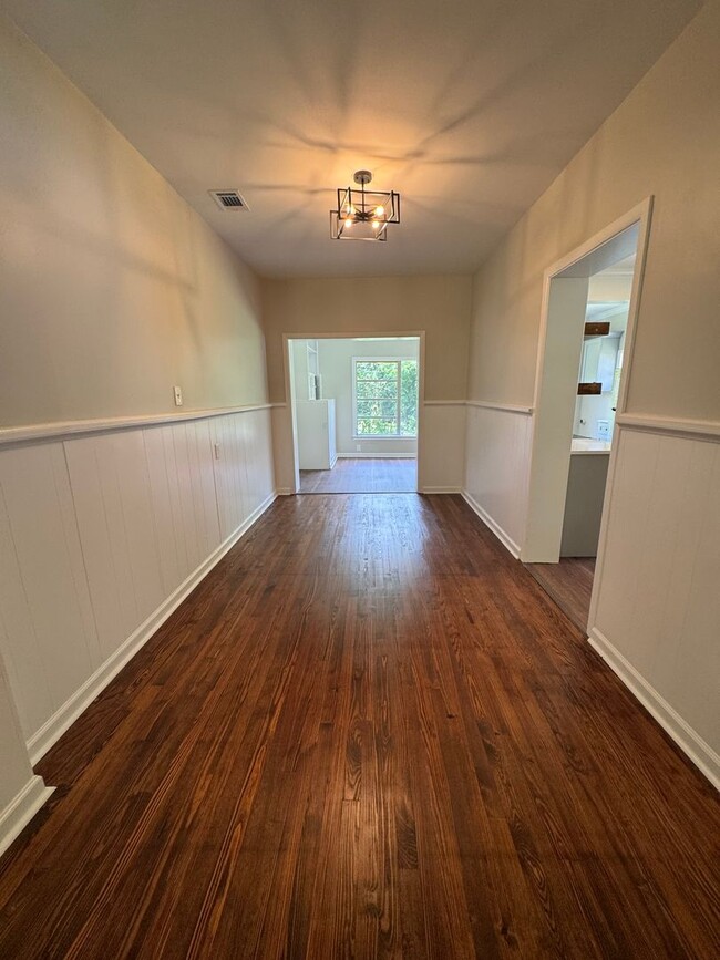 Building Photo - Renovated 3/2.5 House with bonus room in S...