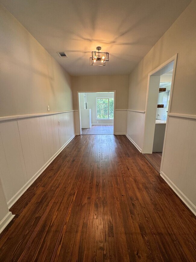 Building Photo - Renovated 3/2.5 House with bonus room in South Rome- $1,795