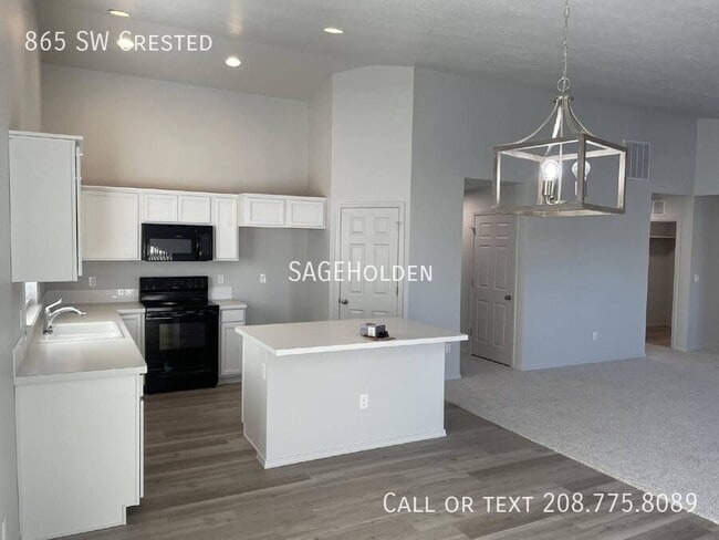Building Photo - 865 SW Crested-