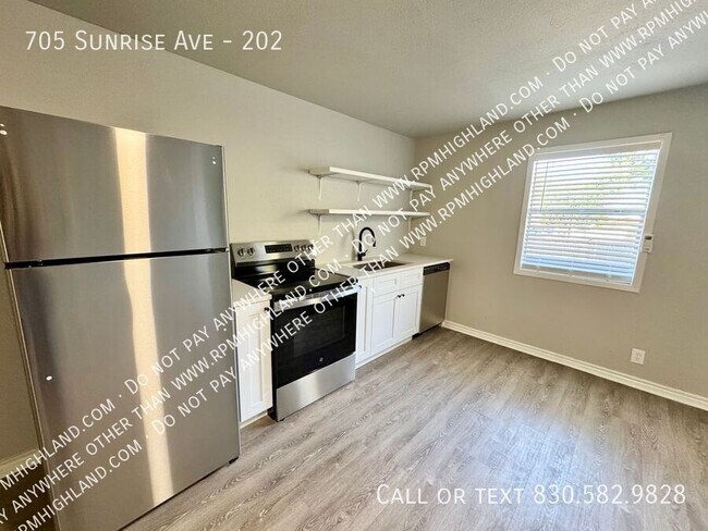 Building Photo - 705 Sunrise Ave