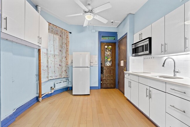 Building Photo - 105 Thompson St