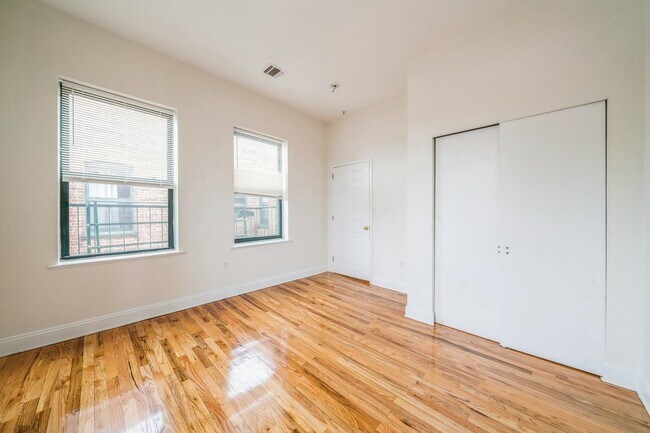 Building Photo - 144 Virginia Ave