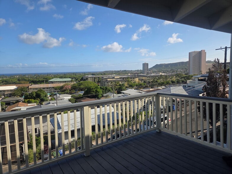Building Photo - 4460 Wahinekoa Pl
