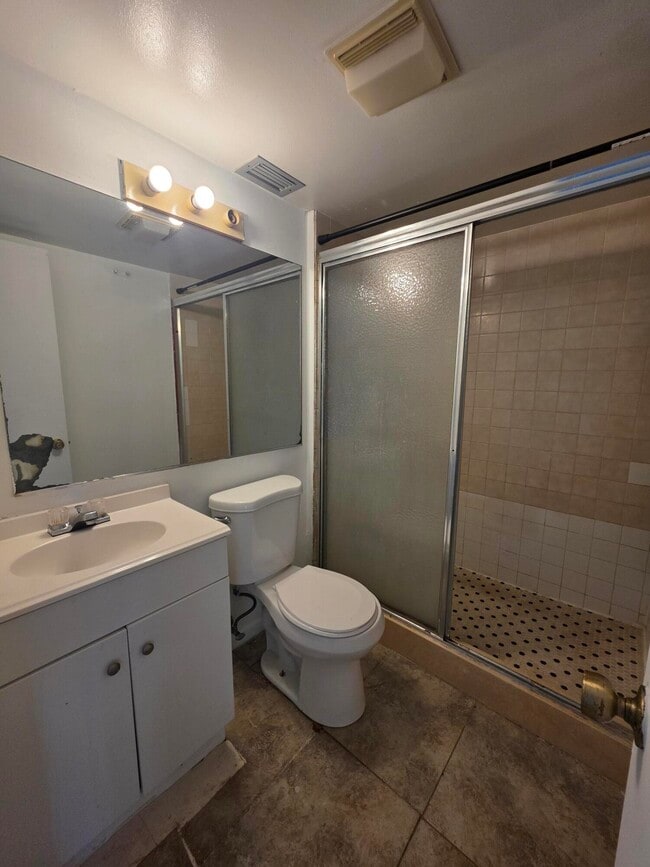 Building Photo - 3776 Victoria Dr