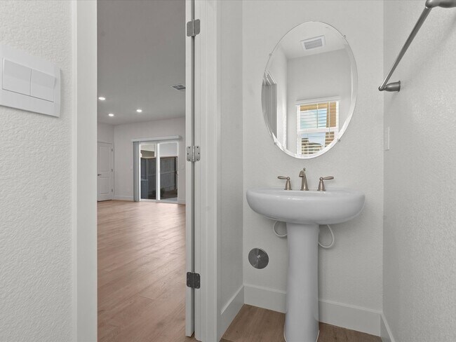 Building Photo - The Birch - - 3 Bedroom, 2.5 Bath single f...