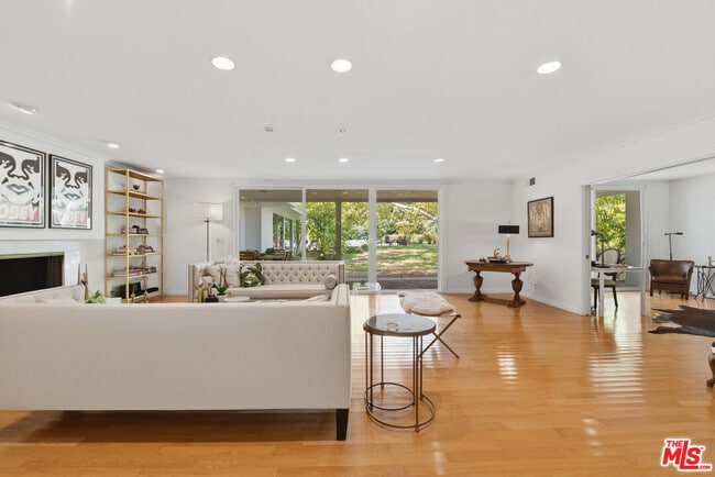 Building Photo - 4401 Nogales Dr