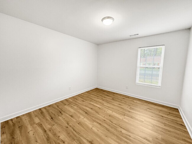 Building Photo - Newly Remodeled 3-BR, 2-Bath Home