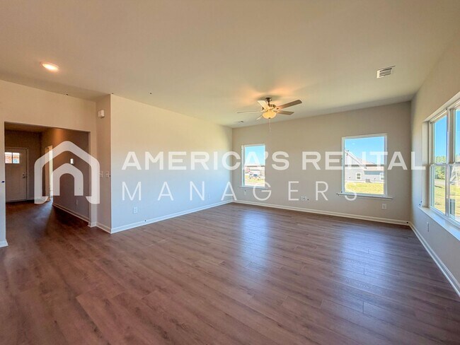 Building Photo - Southern Charm Meets Contemporary Style in Tuscaloosa! Sign a 13-month lease by 5/15/2026 and rec...