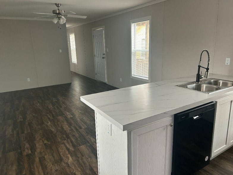 Building Photo - 636 Sweet Pea Ln