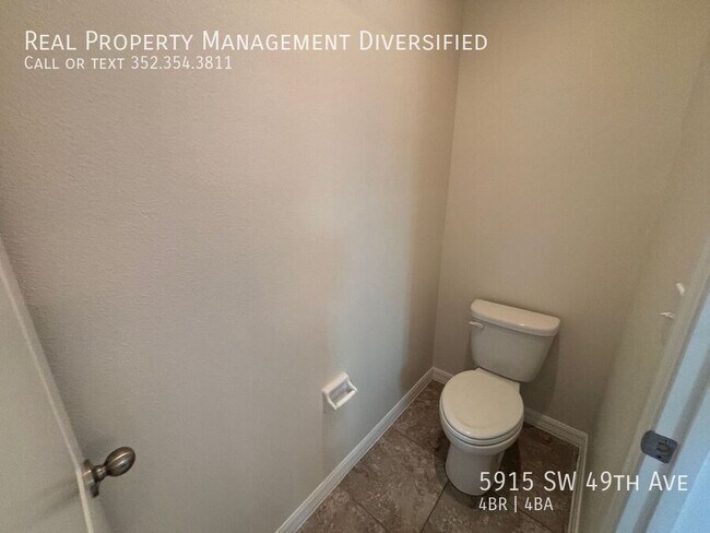Building Photo - 5915 SW 49th Ave