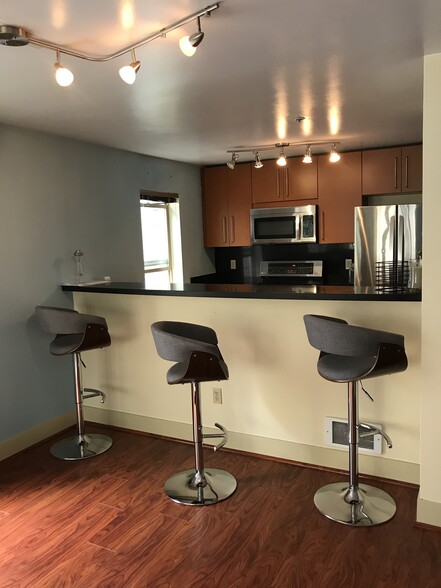 Dinning / Kitchen - 1550 Eastlake Ave E #306