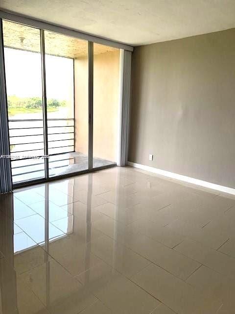 Building Photo - 9470 Live Oak Pl