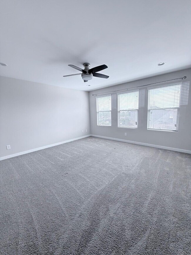 Building Photo - 9519 W Fallen Leaf Ln